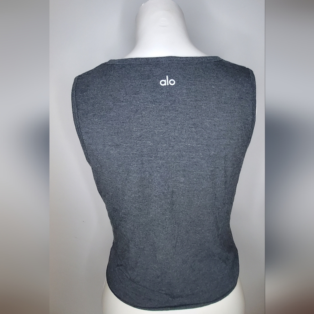 ALO Yoga - Cover Tank Size S -Gray Tank Top with Modern Comfort- Ptp:17"